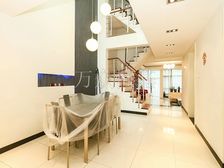 美树假日嘉园 联排别墅 4室2厅 精装修 带挑空