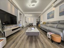 照母山光环商圈旁。住家装修 保持9成新 房源保真