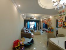 盘龙新城商圈里,交通出行便利,生活配套齐全.