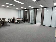 明楼地铁口(和丰创意广场)精装修特价出租 全套家具