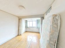 中间楼层,一梯两户双南,出门14号轻轨口,价可谈