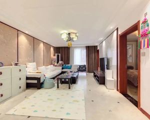 高新一楼带院 35万精装拎包入住带地下室