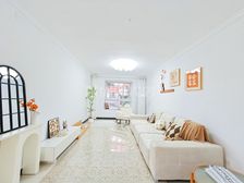 金盾花园 一楼 带储藏室 精装三室