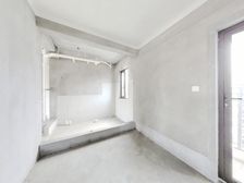 洋房次顶楼 南临河视野开阔 四开间朝南户型方正 海外一表生