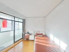 紧邻万辉宜川公园+全明两房采光好出行便利诚心出售