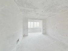 自带南北双阳台,看房有钥匙,户型方正,临河采光好,视野佳