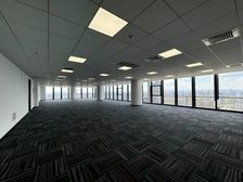 宁波中心旁全新精装品质写字楼。租金仅1.5元。双地铁口坂急