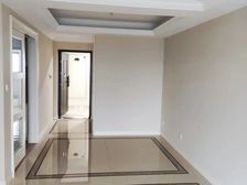 地铁1号线旁套三房精装修81万