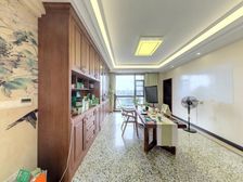 楼层好,视野开阔,楼间距大于其它小区,贴心管家。