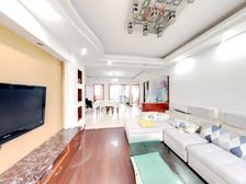 房子格局方正,套型佳,位于小区中庭位置,出入方便!