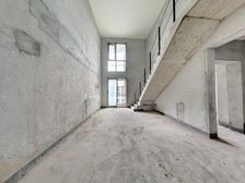 岔路口轻轨,洋房顶跃带屋顶花园,急售!住家安静