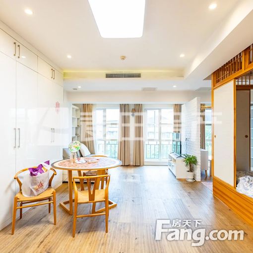 和乔丽晶 1室1厅 精装修