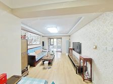 万科幸福汇·一层可种花出行方便.做好了防腐木 随时看价可谈