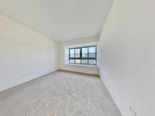 世贸广场 新小区 大阳台 带个小露台 看中庭 房