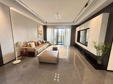 南城皇马郦宫229平南向豪装大四房 带无产权车位一个