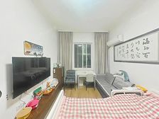 精装修3年,朝南,层高3.3,已搭好阁楼, 采光无遮挡