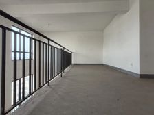 顶跃 带花园 招商江湾城 五房 386万