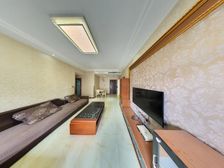 此房精装修3房,看中庭,住家安静,交通便利。