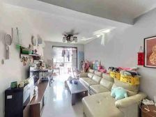 港馨西区大两居室出售,价格好谈