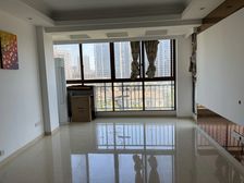 东方湾邸 朝南 中间楼层 近地铁 近医院 车位充足 有电梯