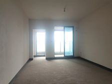 房子是树景房,户型方正,业主安心卖