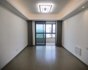 涌潮印3室2厅2卫南朝向215.0万元/套出售