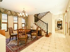 精装可直接提包住!此房位置好门前开阔!纯地上大平层!随时能看