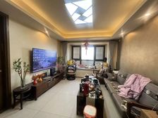 边套,双卧室朝南,精装修,价格小区便宜的一套