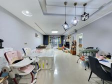 精装修大四房,住家安静,交通便利,生活配套成熟