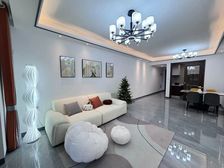 0首付,全新装修没住过。单边位望小区游泳池,全屋已做好定制柜