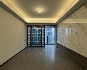 真图实价 新小区 出门印象城 电梯中层 不足买进价 看