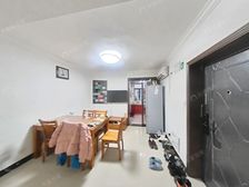 低楼层2楼,一梯两户 双南两房 厨卫全明 位置好采光无遮挡