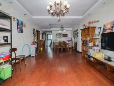 中上好楼层,采光很充足!户型方正,通透明亮!含 个产权车位!