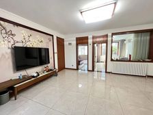 人民医院近 一楼带院南开门 80平 2室朝阳 带车位 66万