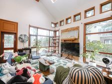 中房新上经典独栋,位置好,花园大,临河,诚售,欢迎实地看房。