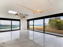 阿拉尼亚海滩附近带私人泳池和优美景色的别墅