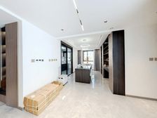 次小区,环境很棒,洋房三层,精装修