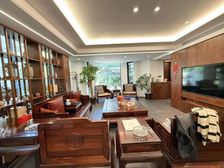 烫金地段,独栋别墅带400平花园加车库,中式豪装拎包入住