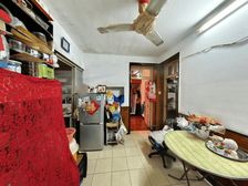 房子楼层为底层两房一厅房东诚心出售