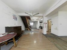 多层走楼梯 交通方便 生活配套全 读书方便