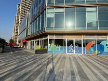 大转角!开间20米,纯一层可自用可,年底急售烟酒零食