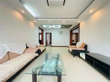 上日向和新华 多层3楼 精装修 130平 3室朝阳 带车位