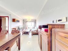 此房大两房,边套户型 ,格局方正,自住装修