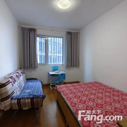 世博广场两室南北通,中等装修,家具家电齐全,随时拎包入住