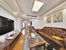 此房位置好 无遮挡 户型方正 视眼宽阔,采光