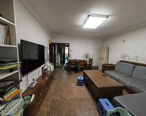 南北通透湖光小区3室1厅