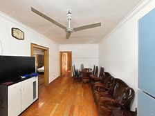 新上一楼 双南双天井 采光好 位置好 业主诚意出售