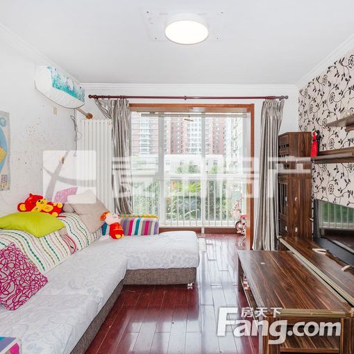 新出有钥匙.中间位置.正规一居室.居家齐全.婚房装修.落地窗
