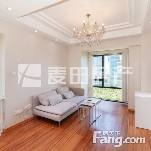 国锐金嵿1室1厅精装修