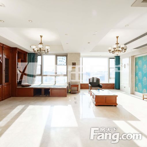 南北通透国锐金嵿4室2厅精装修